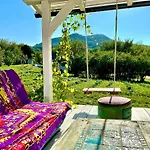 Case de vacanță Eco Retreat For 8 People *