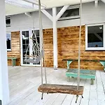 Eco Retreat For 8 People Case de vacanță *